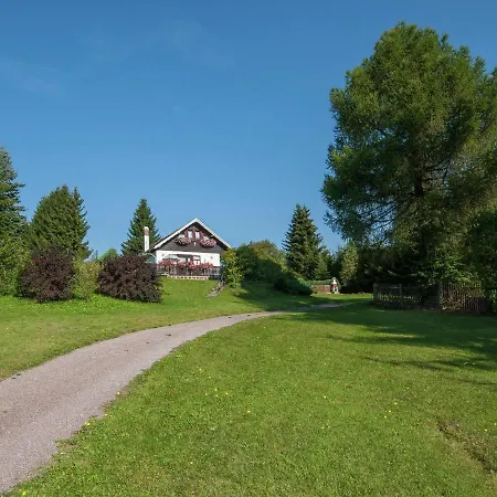 Ruhiges In Der Naehe Von Wanderwegen